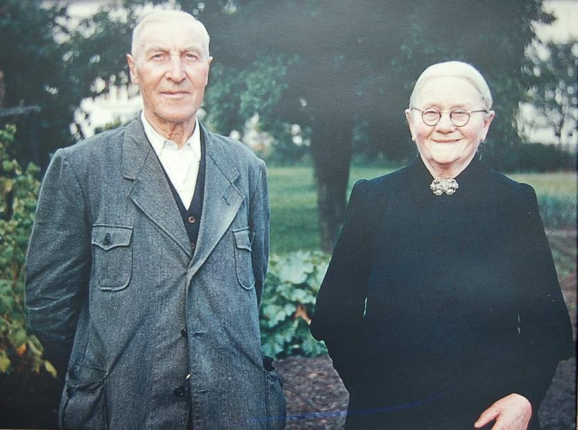 3.  Oma und Opa Semken.JPG - Johann (1878-1966) und Meta (1879-1964) Semken